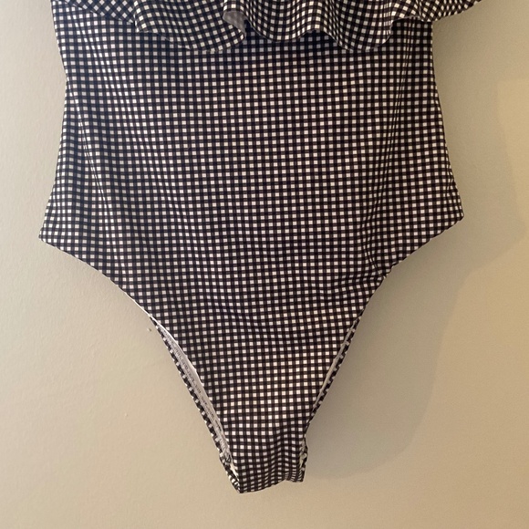 🌼 Strapless * Ruffled * Gingham SUIT 🔥 - Picture 2 of 10